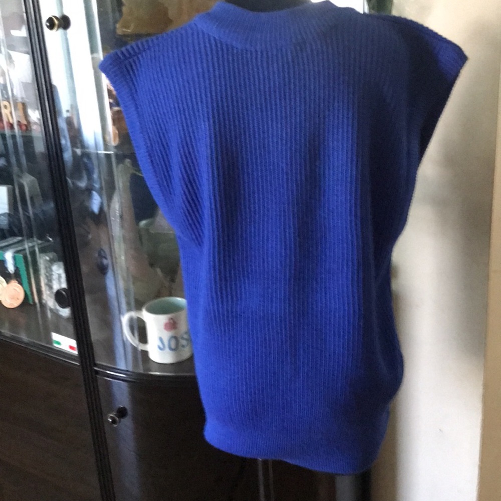 Vest - Picture 2 of 5